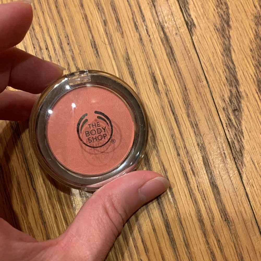 The Body Shop Warm Coral Blush- shade 01, macaroon